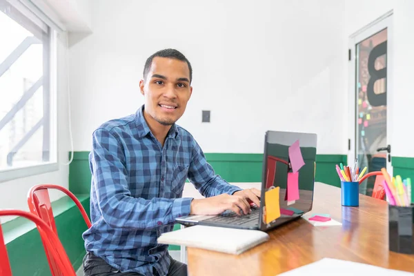 Afroamerican Young Man Office Working New Project — ストック写真