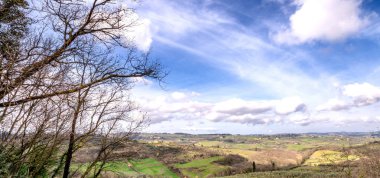 Toskana, İtalya. Bölge kırsal bahar sezonu harika kampanya.