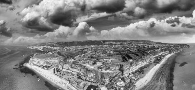 Hava panoramik Tropea sahil dusk, Calabria, İtalya.