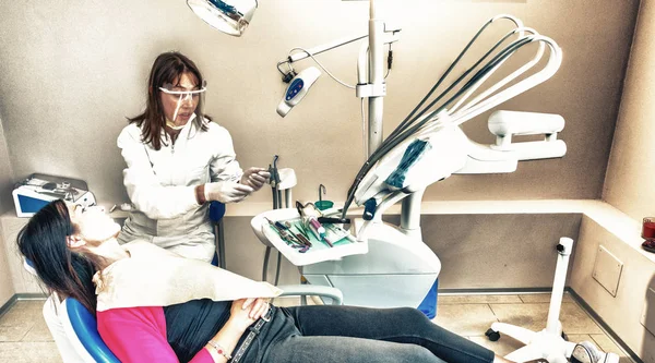 Dentist Woman Patient Treatment — 图库照片