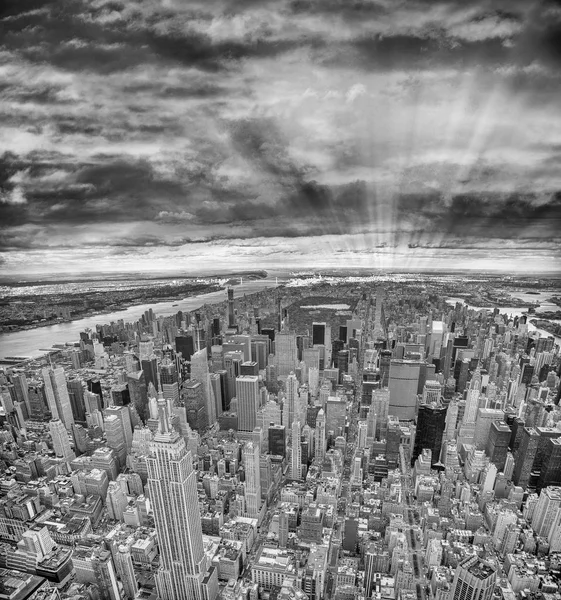 Luchtfoto Van Skyline Van Manhattan Uit Lucht Een Bewolkte Dag — Stockfoto