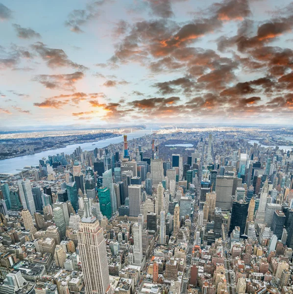 Vista Aérea Manhattan Skyline Céu Dia Nublado Nova York Pôr — Fotografia de Stock