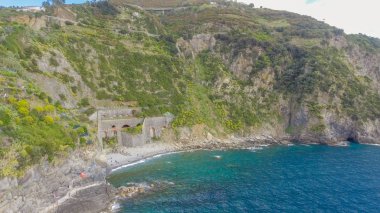 Riomaggiore, beş topraklar. Gün batımında havadan görünümü.