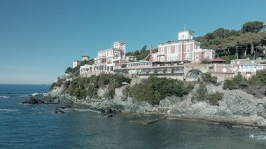 Gökyüzünden güneşli bir günde, İtalya görülen Toskana güzel sahil şeridi.