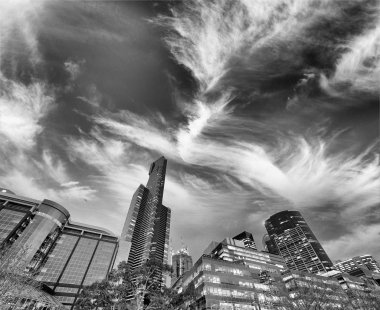 Gece şehir manzaralı Yarra Nehri, Melbourne binaların.