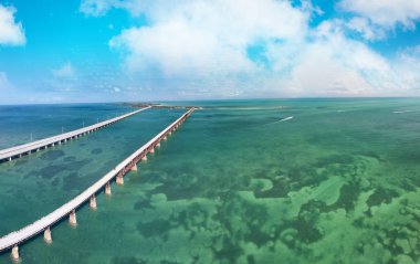 Eski Bahia Honda Köprüsü ve Florida State Road A1a, Florida havadan görünümü.