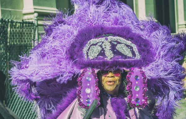 Nuevos Orleanes Febrero 2016 Turistas Lugareños Llevan Máscara Para Mardi — Foto de Stock