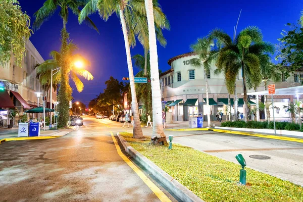 Miami Beach Mars 2018 Les Touristes Marchent Long Lincoln Road — Photo