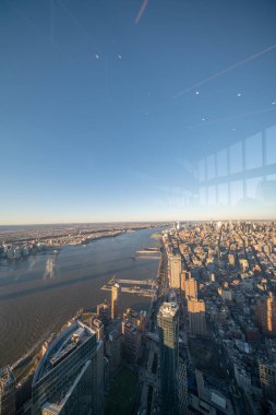 Hudson Nehri ve Batı Yakası Manhattan hava görünümü, New York 'ta.