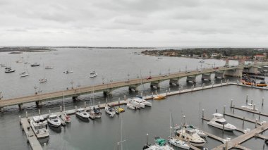 St. Augustine, Florida. Bahar günbatımında gökyüzü manzarası.