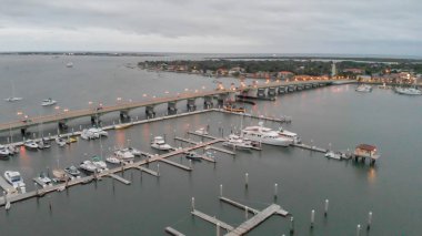 Günbatımı üzerinde St Augustine, panoramik şehir manzarası.