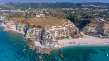 Bir Tropea panoramik hava atış. Yaz, Calabria Sahili.