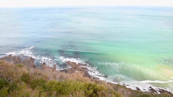 Lugna Bilder Vackra Klippiga Havet Kusten Sommar Semester Koncept — Stockvideo