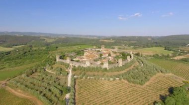 Monteriggioni, İtalya 'nın manzaralı hava görüntüleri