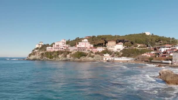 Imágenes Tranquilas Hermosa Costa Rocosa Del Mar Concepto Vacaciones Verano — Vídeos de Stock