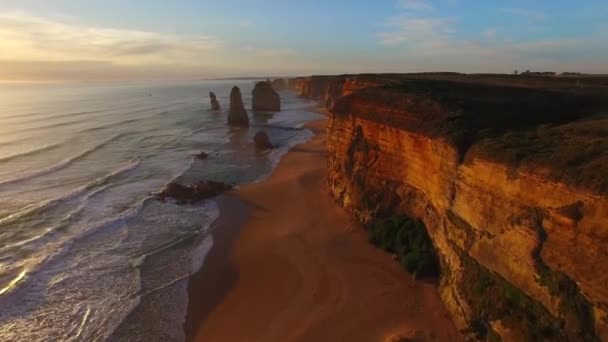 Schilderachtige Luchtfoto Beelden Van Twaalf Apostelen Rotsen Victoria Australië — Stockvideo