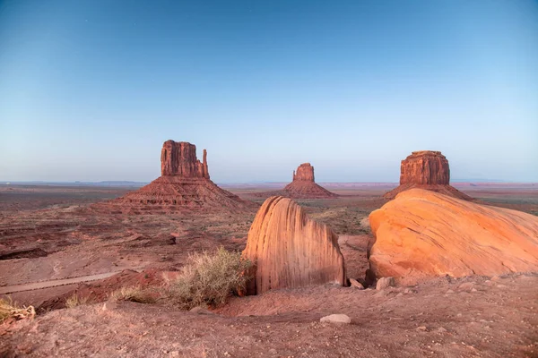 Monument Valley Inanılmaz Manzara Bir Güneşli Yaz Öğleden Sonra Arizona — Stok fotoğraf