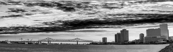 New Orleans Skyline Skymningen — Stockfoto