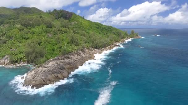 Tranquillo Filmato Della Bellissima Costa Rocciosa Del Mare Concetto Vacanza — Video Stock