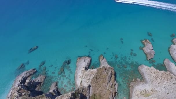 Tranquillo Filmato Della Bellissima Costa Rocciosa Del Mare Concetto Vacanza — Video Stock