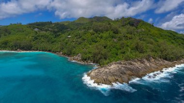 Güzel bir güneşli gün, hava görünümünü inanılmaz sahilde. Tatil ve seyahat kavramı.