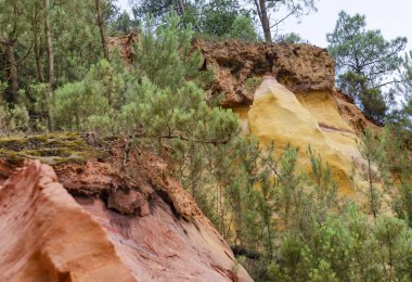 Colorado Provencal güzel güneşli bir günde, Fransa.