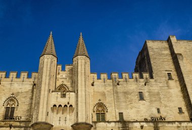 Papalar Sarayı Avignon, Fransa. Güneşli bir dış görünümü.