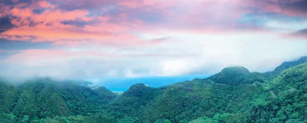 Montagnes Des Seychelles Vue Aérienne Par Une Journée Brumeuse — Photo