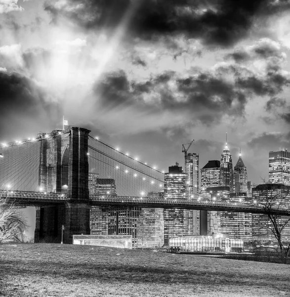 Éjszakai Kilátás Brooklyn Bridge Park Brooklyn Híd Belváros Manhattan Látképe — Stock Fotó