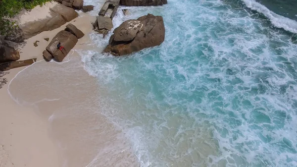 Kristal Berraklığında Ile Okyanus Plaj Güzel Hava Havai Görünümü — Stok fotoğraf