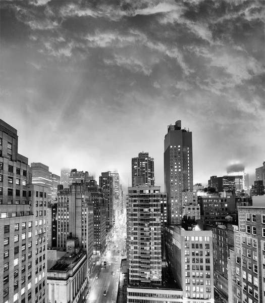 Midtown Manhattan Skyline Por Noche Vista Desde Una Azotea Ciudad — Foto de Stock
