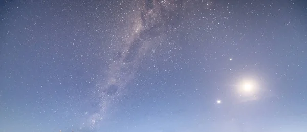 Twee Heldere Sterren Nachtelijke Hemel Met Melkweg — Stockfoto