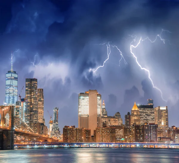 New York City Zbliża Się Burza Piorunami Manhattan Skyline — Zdjęcie stockowe