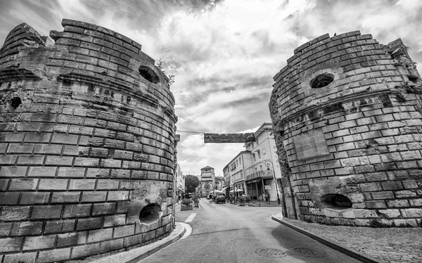 Arles França Julho 2013 Cidade Entrada Medieval Belo Dia Ensolarado — Fotografia de Stock