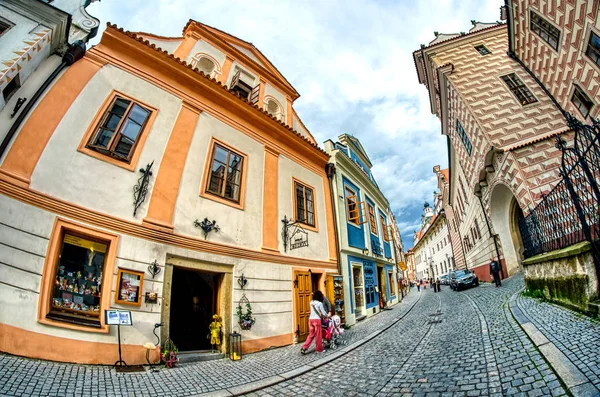 Cesky Krumlov Τσεχική Δημοκρατία Ιούλιος 2011 Τουρίστες Κατά Μήκος Στους — Φωτογραφία Αρχείου