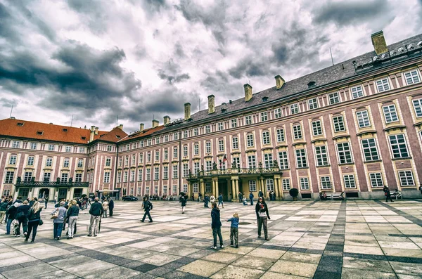 Prague Czech Republic July 2011 Tourists Visit City Streets Sunny — Stock Photo, Image