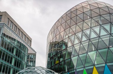 Bratislava, Slovakya - Temmuz 2011: Finans bölgesine modern binalar ile. Bratislava her yıl 1 milyon turist çeken.