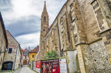 Bratislava, Slovakya - Temmuz 2011: Turist şehir Merkezi'ni ziyaret edin. Bratislava her yıl 1 milyon turist çeken.