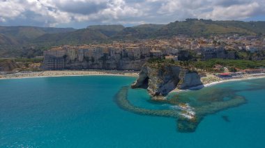 Yaz sezonunda, gökten İtalya Calabria güzel sahil şeridi