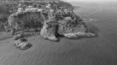 Caminia Lido, yaz sezonu Calabria şeridinin panoramik havadan görünümü.