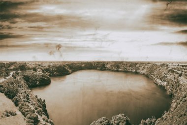 Mount Gambier, Avustralya mavi göle. Güzel havadan görünümü.