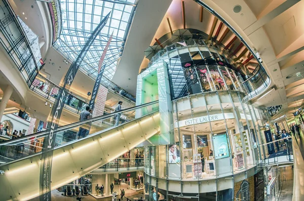 Prag Tjeckien Juli 2011 Turister Besöker Staden Mall Interiör Prag — Stockfoto