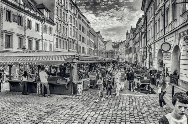 Praga Republica Czech Iulie 2011 Turiștii Vizitează Străzile Orașului Într — Fotografie, imagine de stoc