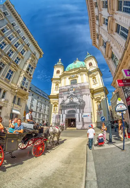 Wien Österrike Juli 2011 Turister Besöker Centrum Vienna Lockar Miljoner — Stockfoto