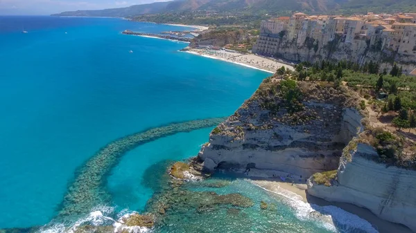 Tropea Calabria Perspektifinden Şehrin Manastırın Kıyı Şeridinin Havadan Görüntüsü — Stok fotoğraf