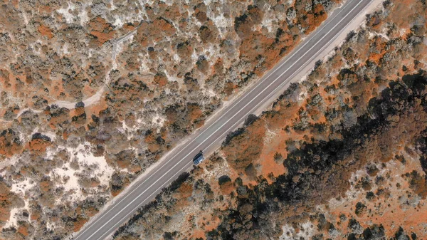 Vägen Passerar Vackra Landsbygden Solig Dag Overhead Nedåt Flygfoto Från — Stockfoto