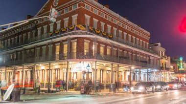New Orleans - 9 Şubat 2016: Ma şehir sokakların gece görünümü