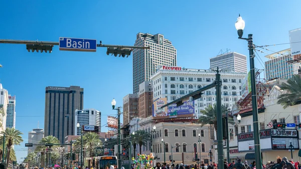 NEW ORLEANS - 9 FEBBRAIO 2016: Strade affollate sul Mardi Gras. T — Foto Stock