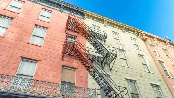 Edifici Colorati New Orleans Con Scala Esterna — Foto Stock