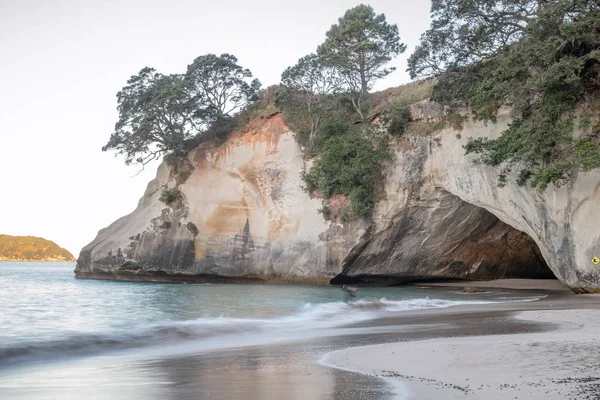 Cathedral Cove al atardecer, Coromandel, Nueva Zelanda — Foto de Stock